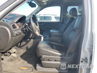 Zdjęcie 7 z 12 samochodu: 2013 CHEVROLET SUBURBAN K1500 LT VIN:1GNSKJE71DR192536 - miniatura