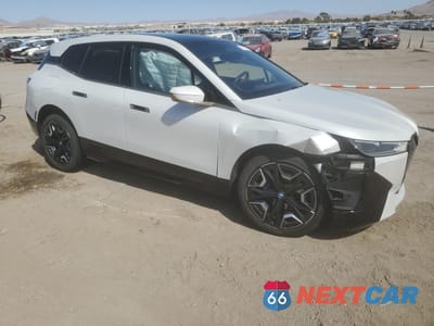 Czwarte zdjęcie samochodu z boku: 2024 BMW IX XDRIVE50 VIN:WB523CF02RCR04156 - miniatura