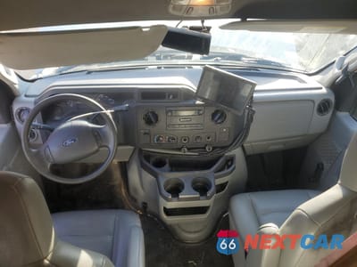 Zdjęcie 8 z 14 samochodu: 2018 FORD ECONOLINE E350 SUPER DUTY CUTAWAY VAN VIN:1FDWE3F64JDC37668 - miniatura