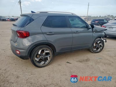 Trzecie zdjęcie samochodu z tyłu: 2021 HYUNDAI VENUE SEL VIN:KMHRC8A36MU094143 - miniatura
