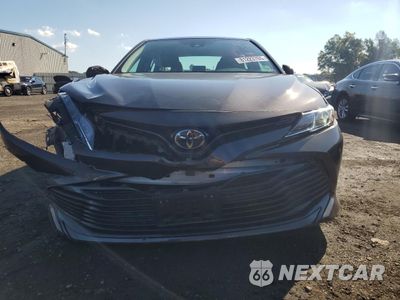 Piąte zdjęcie samochodu w środku: 2019 TOYOTA CAMRY L VIN:4T1B11HK1KU202211 - miniatura
