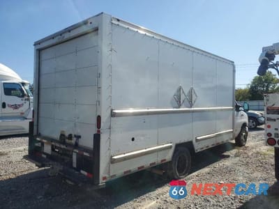 Czwarte zdjęcie samochodu z boku: 2018 FORD ECONOLINE E-350 BOX TRUCK VIN:1FDWE3FS4JDC25906 - miniatura