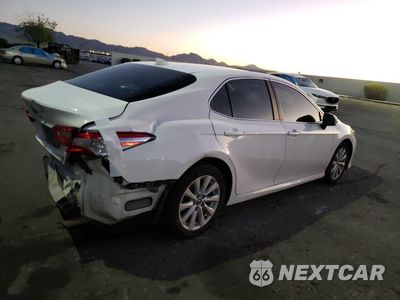 Trzecie zdjęcie samochodu z tyłu: 2020 TOYOTA CAMRY LE VIN:4T1C11AKXLU869195 - miniatura