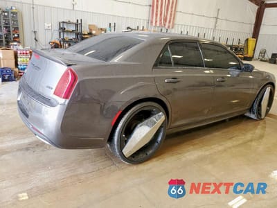 Trzecie zdjęcie samochodu z tyłu: 2022 CHRYSLER 300 TOURING L VIN:2C3CCADG9NH236879 - miniatura