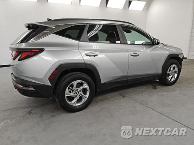 Trzecie zdjęcie samochodu z tyłu: 2024 HYUNDAI TUCSON SEL VIN:5NMJBCDE7RH336179 - miniatura