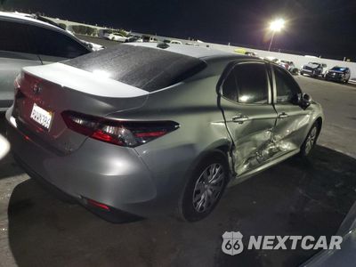 Trzecie zdjęcie samochodu z tyłu: 2021 TOYOTA CAMRY LE VIN:4T1C31AK2MU027771 - miniatura