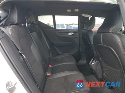 Zdjęcie 11 z 13 samochodu: 2022 VOLVO XC40 T5 R-DESIGN VIN:YV4162UM6N2731486 - miniatura