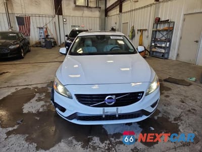 Piąte zdjęcie samochodu w środku: 2017 VOLVO S60 VIN:YV126MFL8H2436993 - miniatura