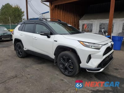 Czwarte zdjęcie samochodu z boku: 2024 TOYOTA RAV4 PRIME XSE VIN:JTMEB3FV0RD223181 - miniatura