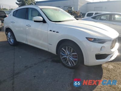 Czwarte zdjęcie samochodu z boku: 2020 MASERATI LEVANTE LUXURY VIN:ZN661XUL0LX342563 - miniatura
