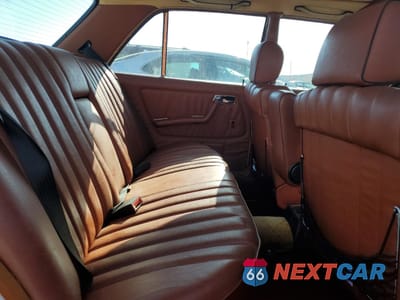 Zdjęcie 10 z 12 samochodu: 1982 MERCEDES-BENZ 300 DT VIN:WDBAB33A5CB003942 - miniatura