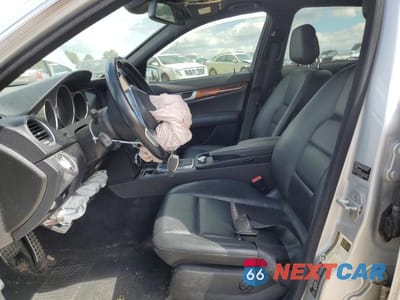 Zdjęcie 7 z 12 samochodu: 2012 MERCEDES-BENZ C 300 4MATIC VIN:WDDGF8BB3CA702408 - miniatura