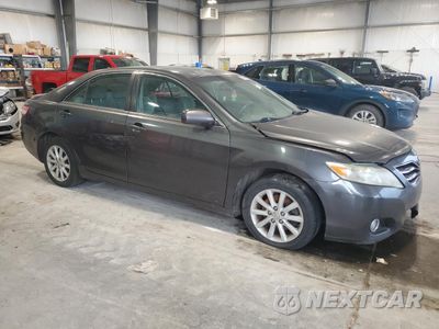 Czwarte zdjęcie samochodu z boku: 2010 TOYOTA CAMRY BASE VIN:4T4BF3EK9AR029382 - miniatura