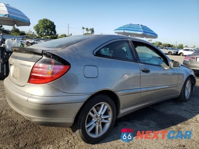 Trzecie zdjęcie samochodu z tyłu: 2003 MERCEDES-BENZ C 230K SPORT COUPE VIN:WDBRN40J93A473305 - miniatura