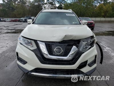 Piąte zdjęcie samochodu w środku: 2017 NISSAN ROGUE SV VIN:5N1AT2MVXHC865187 - miniatura