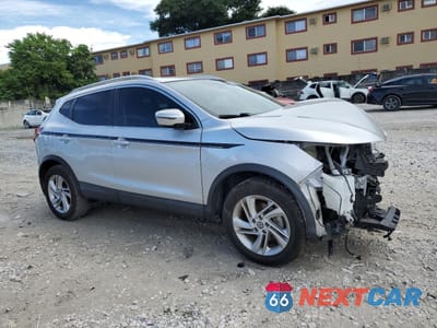 Czwarte zdjęcie samochodu z boku: 2021 NISSAN ROGUE SPORT SV VIN:JN1BJ1BV2MW568907 - miniatura