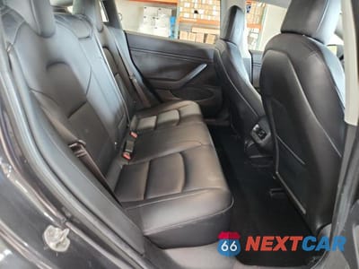 Czwarte zdjęcie samochodu z boku: 2018 TESLA MODEL 3 VIN:5YJ3E1EA0JF057923 - miniatura