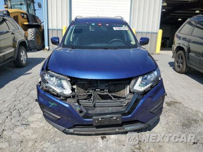 Piąte zdjęcie samochodu w środku: 2018 NISSAN ROGUE S VIN:5N1AT2MV0JC730063 - miniatura