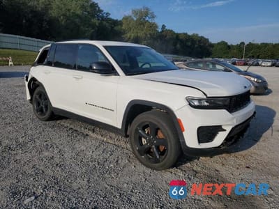 Czwarte zdjęcie samochodu z boku: 2022 JEEP GRAND CHEROKEE LAREDO VIN:1C4RJHAG7N8573971 - miniatura