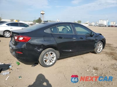 Trzecie zdjęcie samochodu z tyłu: 2018 CHEVROLET CRUZE LS VIN:1G1BC5SM7J7142974 - miniatura