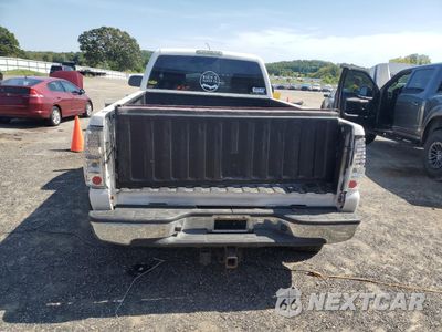 Zdjęcie 6 z 14 samochodu: 2001 CHEVROLET SILVERADO K2500 HEAVY DUTY VIN:1GCHK24101E299294 - miniatura