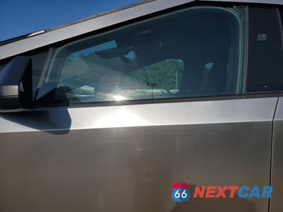Zdjęcie 7 z 13 samochodu: 2024 TESLA CYBERTRUCK VIN:7G2CEHED5RA032007 - miniatura