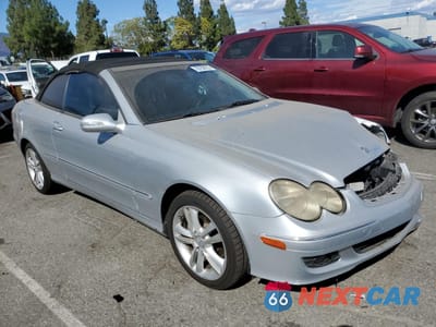 Czwarte zdjęcie samochodu z boku: 2007 MERCEDES-BENZ CLK 350 VIN:WDBTK56F97F221229 - miniatura