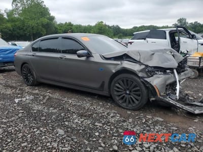 Czwarte zdjęcie samochodu z boku: 2016 BMW 750 VIN:WBA7F2C55GG420917 - miniatura