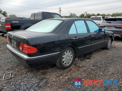 Trzecie zdjęcie samochodu z tyłu: 1999 MERCEDES-BENZ E 320 VIN:WDBJF65H4XA921015 - miniatura