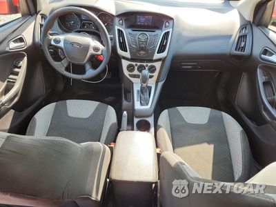 Zdjęcie 8 z 13 samochodu: 2014 FORD FOCUS SE VIN:1FADP3F25EL152973 - miniatura