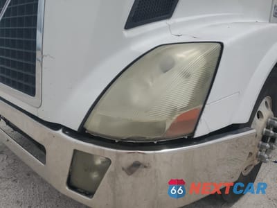 Zdjęcie 9 z 10 samochodu: 2015 VOLVO VN VNL - TRUCKS SEMI TRUCK VIN:4V4NC9EH9FN917244 - miniatura