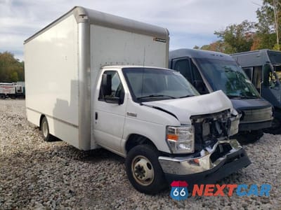 Czwarte zdjęcie samochodu z boku: 2022 FORD ECONOLINE E350 SUPER DUTY CUTAWAY VAN VIN:1FDWE3FNXNDC14196 - miniatura