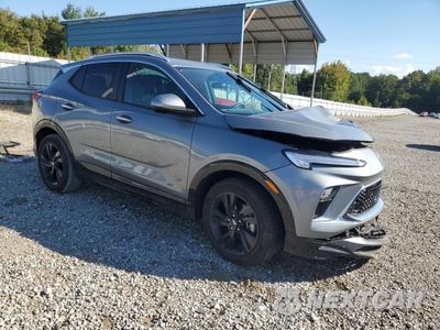 Czwarte zdjęcie samochodu z boku: 2025 BUICK ENCORE GX SPORT TOURING VIN:KL4AMDSLXSB070114 - miniatura