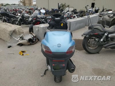 Czwarte zdjęcie samochodu z boku: 2008 PIAGGIO MP3 250 VIN:ZAPM479M885003049 - miniatura