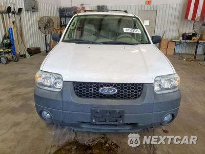 Piąte zdjęcie samochodu w środku: 2005 FORD ESCAPE XLT VIN:1FMYU03145KB09063 - miniatura