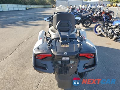 Czwarte zdjęcie samochodu z boku: 2021 CAN-AM SPYDER ROADSTER RT VIN:2BXNBDD22MV003262 - miniatura