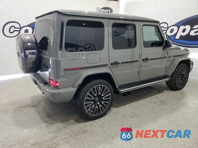 Trzecie zdjęcie samochodu z tyłu: 2025 MERCEDES-BENZ G 63 AMG VIN:W1NWH5ABXSX021229 - miniatura