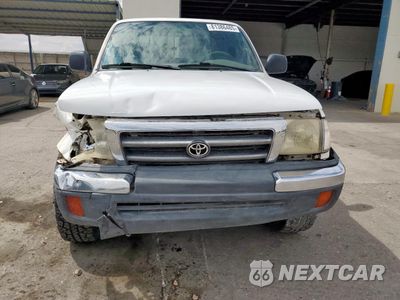 Piąte zdjęcie samochodu w środku: 2000 TOYOTA TACOMA XTRACAB VIN:4TAWN72N0YZ684354 - miniatura