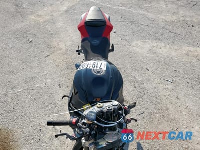 Piąte zdjęcie samochodu w środku: 2015 SUZUKI GSX-R600 VIN:JS1GN7FA6F2100670 - miniatura