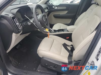 Zdjęcie 7 z 12 samochodu: 2023 VOLVO XC40 PLUS VIN:YV4L12UW2P2020802 - miniatura