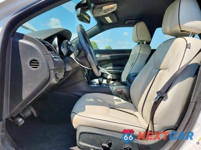 Zdjęcie 7 z 13 samochodu: 2013 CHRYSLER 300 VIN:2C3CCAAG0DH727764 - miniatura