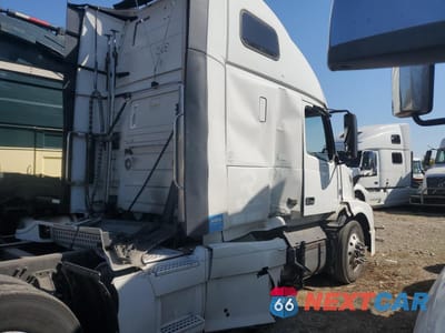 Zdjęcie 9 z 10 samochodu: 2018 VOLVO VNL SEMI TRUCK VIN:4V4NC9EH1JN887410 - miniatura