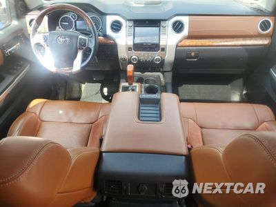 Zdjęcie 8 z 13 samochodu: 2017 TOYOTA TUNDRA CREWMAX 1794 VIN:5TFAY5F15HX631839 - miniatura