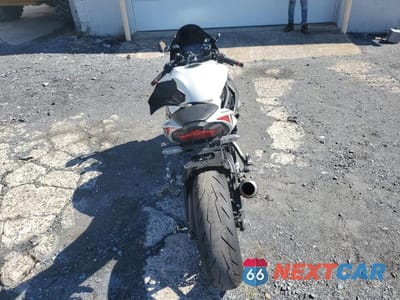 Czwarte zdjęcie samochodu z boku: 2025 KAWASAKI ZX636 K VIN:JKBZXJK12SA010448 - miniatura