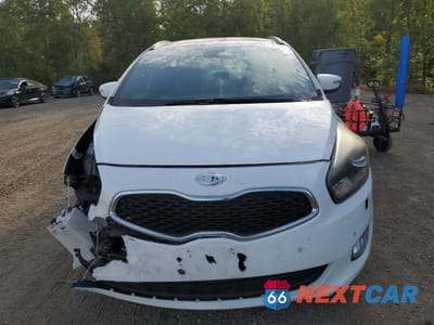 Piąte zdjęcie samochodu w środku: 2015 KIA RONDO VIN:KNAHU8A35F7082111 - miniatura