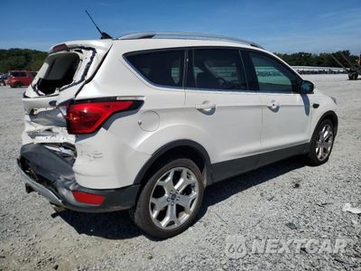 Trzecie zdjęcie samochodu z tyłu: 2019 FORD ESCAPE TITANIUM VIN:1FMCU9J92KUA56337 - miniatura