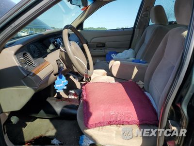 Zdjęcie 7 z 13 samochodu: 2003 FORD CROWN VICTORIA VIN:2FAFP73W63X154027 - miniatura
