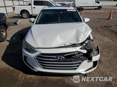 Piąte zdjęcie samochodu w środku: 2017 HYUNDAI ELANTRA SE VIN:5NPD84LF0HH169323 - miniatura