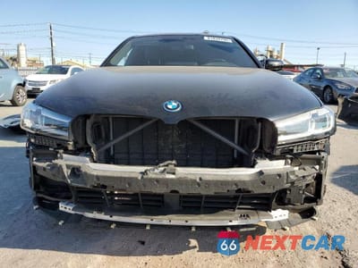 Piąte zdjęcie samochodu w środku: 2022 BMW 530E VIN:WBA13AG00NCJ60437 - miniatura