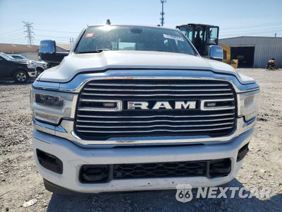 Piąte zdjęcie samochodu w środku: 2023 RAM 2500 LARAMIE VIN:3C6UR5FL3PG532653 - miniatura